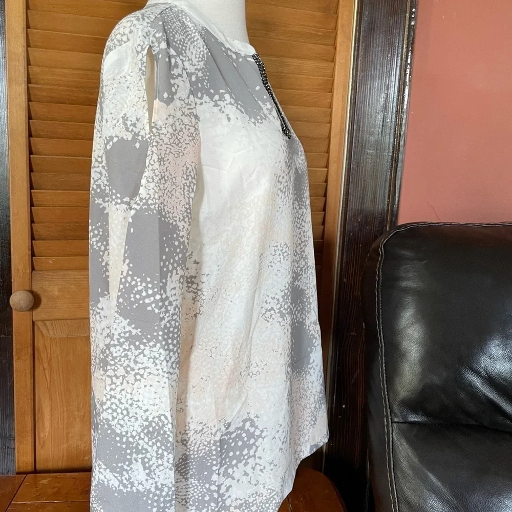 NWT Juicy Couture Cold Shoulder Top White Multi Size small - Picture 4 of 9